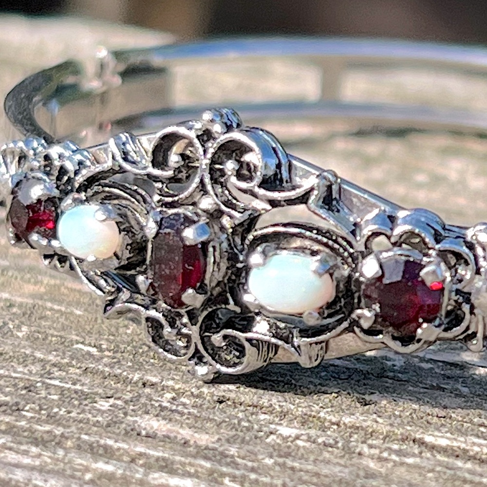 ❤️ Vintage Sarah Coventry Bangle Bracelet Faux Opal & Garnet